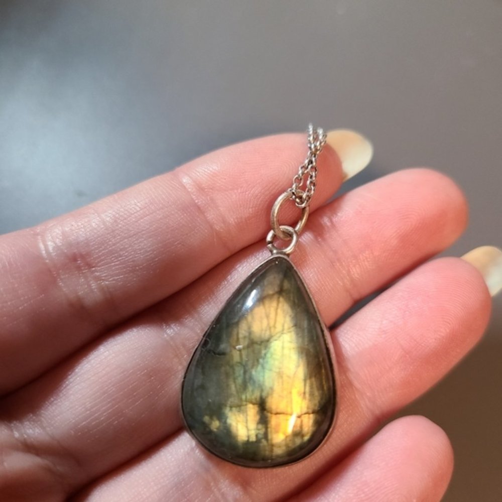 Labradorite set in sterling silver with chain
